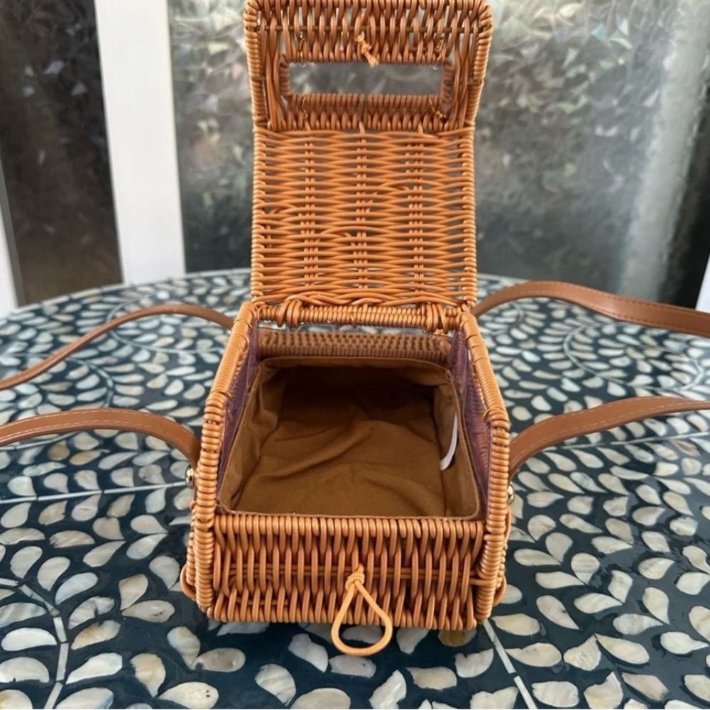 Tommy Bahama Woven Car-Shaped Purse in Tan - Picture 4 of 6